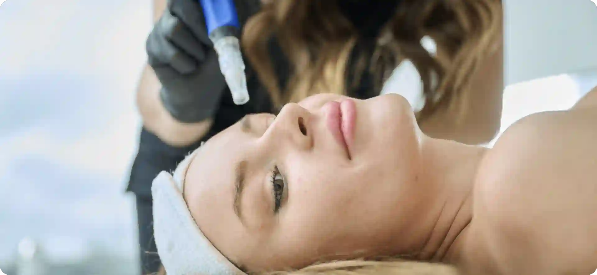 How Do Microneedles Trigger New Collagen and Elastin in Loose Skin Yeovil?